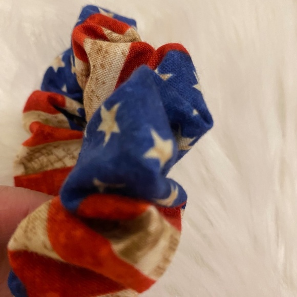 Patriotic Hair Scrunchie. Rustic USA Flag Print. Multicolor. Mini - Picture 4 of 6